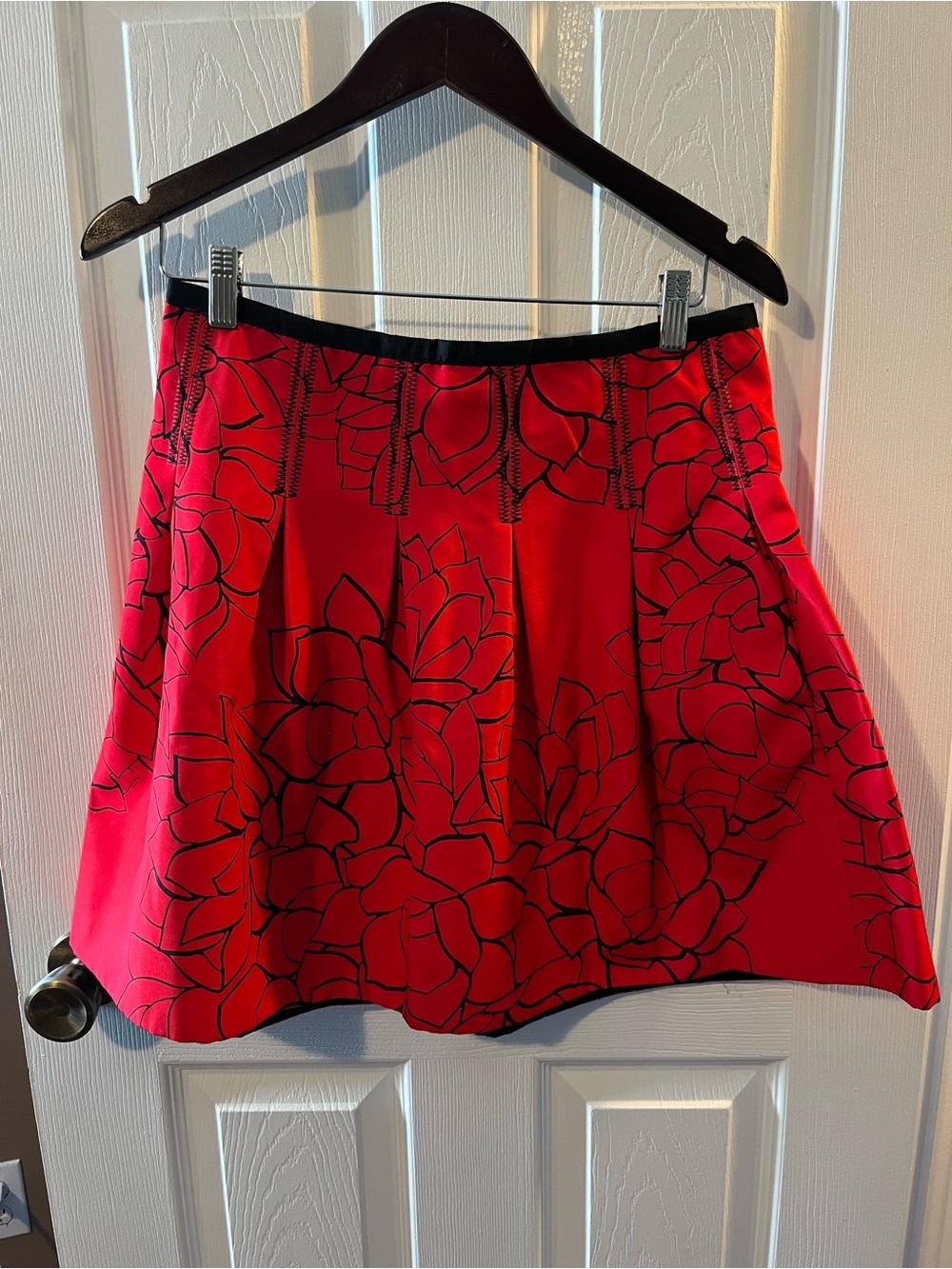 The Gap Women’s Red Floral Pleated Skirt - Size 6